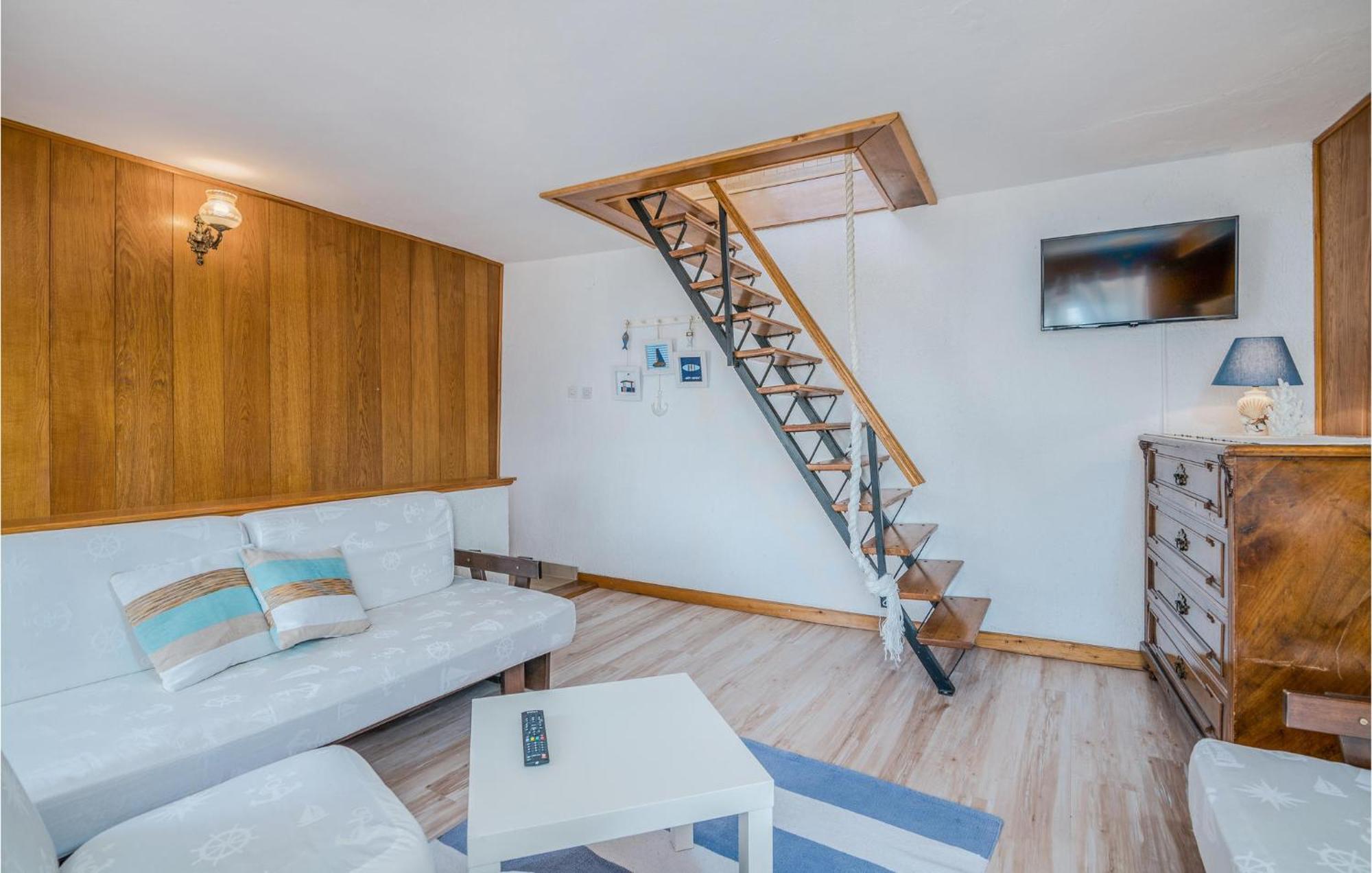 2 Bedroom Gorgeous Home In Baska エクステリア 写真